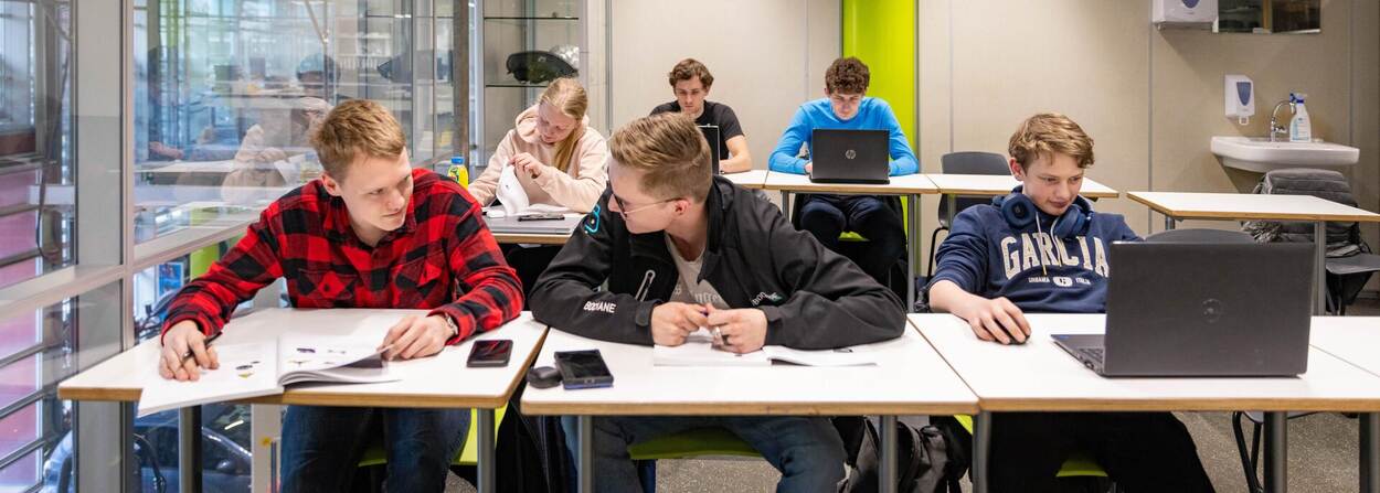 MBO Studenten in de klas